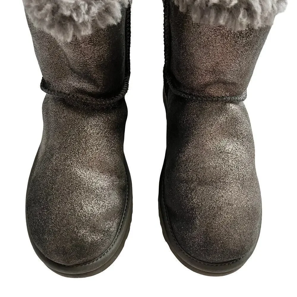UGG features twin